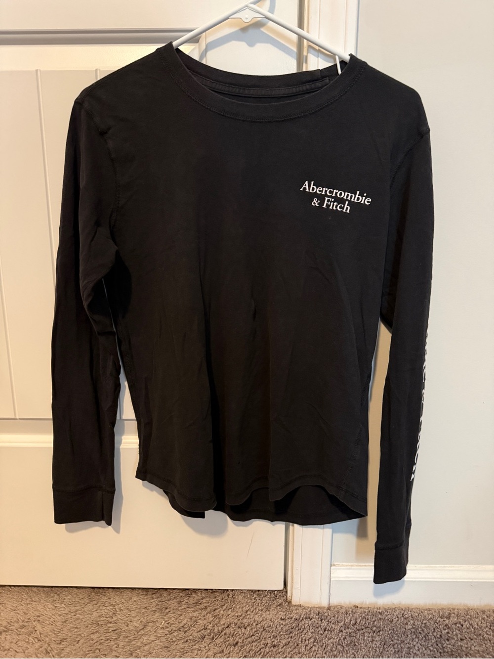Abercrombie & Fitch Women’s Black Long-Sleeve Logo Tee
